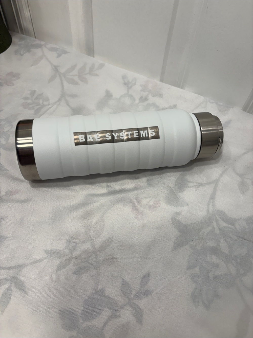 White Insulated Stainless Steel Water Bottle - Picture 2 of 6